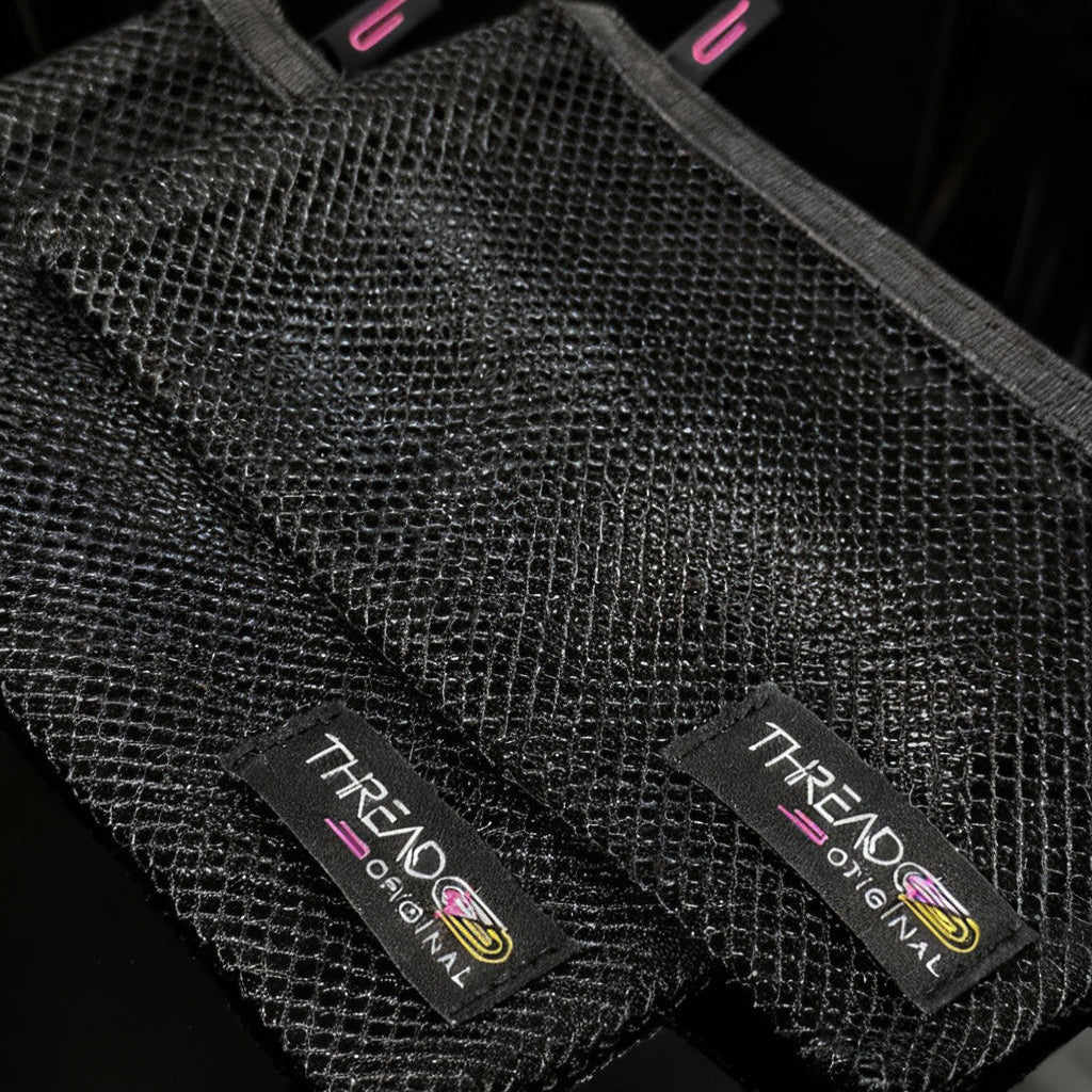 Two removeable mesh organizer pouches included with the Thread Original Aurora LED travel makeup organizer.