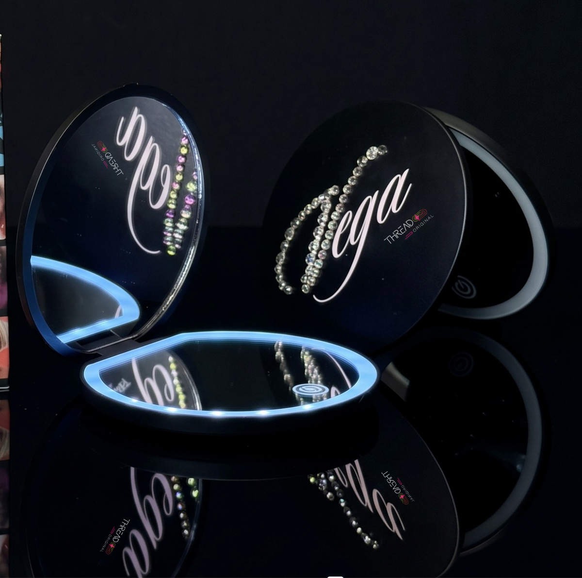 VEGA Illuminated Compact Mirror